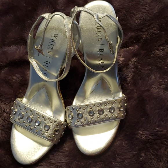 Shoes - Picture 3 of 4